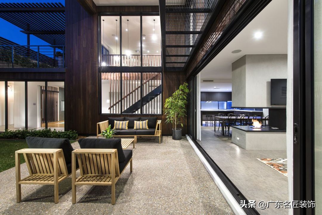 428m²清新北欧风格别墅，客厅与花园相连不能再美了装修效果图片_1