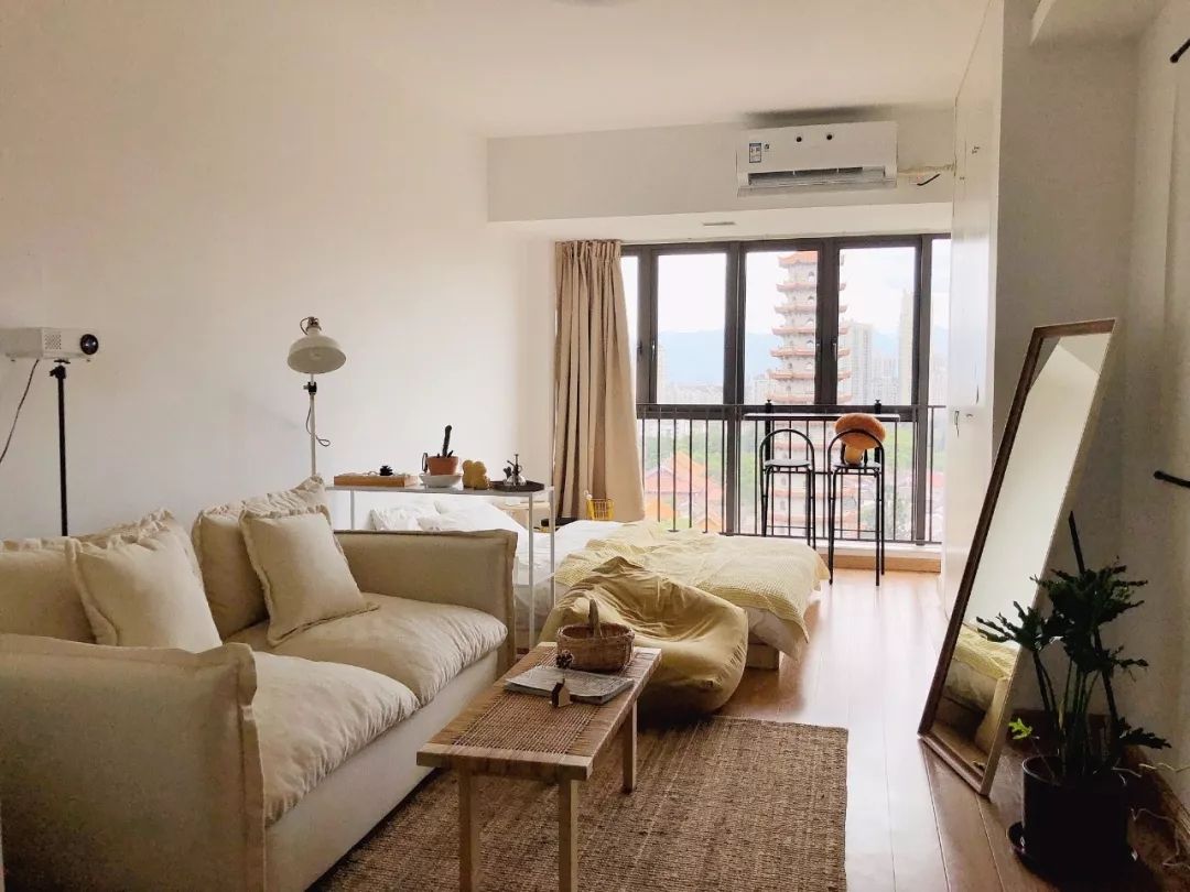 21张阳台纳入客厅设计，搭配好让客厅更加宽敞舒适装修效果图片_16