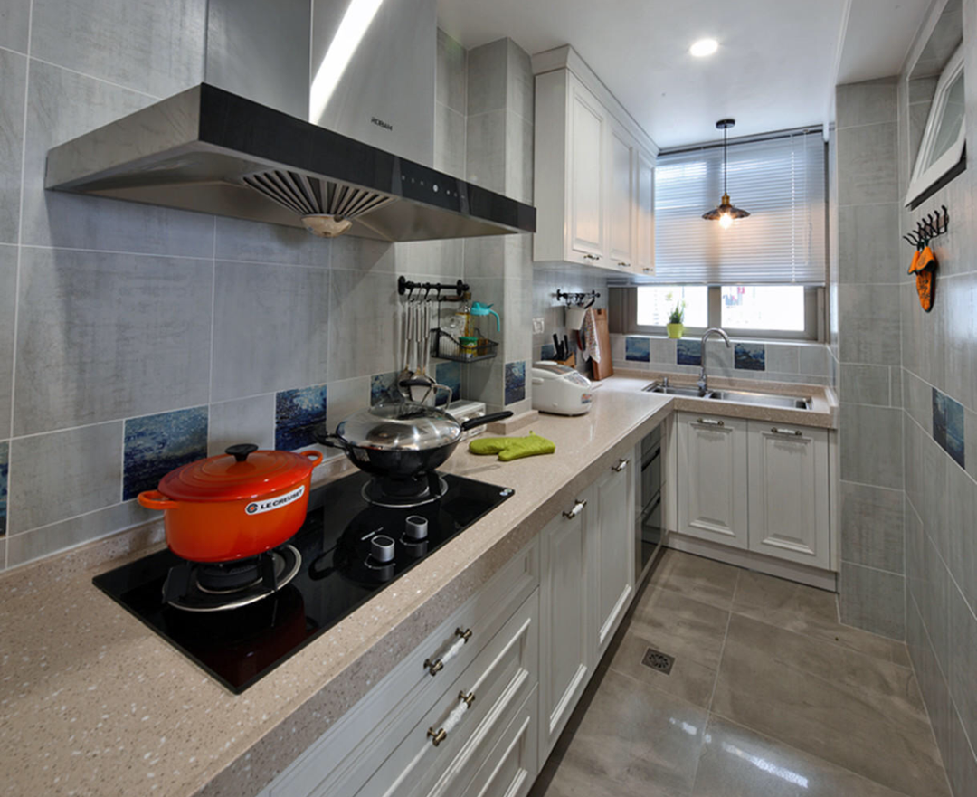 25个白色厨房橱柜搭配设计，想做白色橱柜可以参考装修效果图片_18