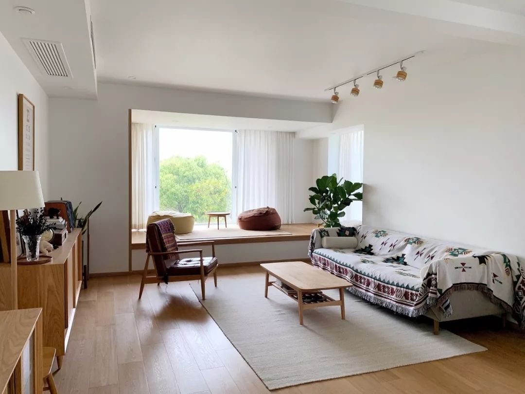 22个原木风客厅，越看越温馨装修效果图片_13