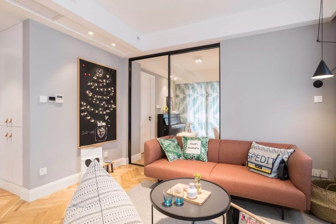 客厅摆上驼色沙发，轻松打造轻奢风装修效果图片_16