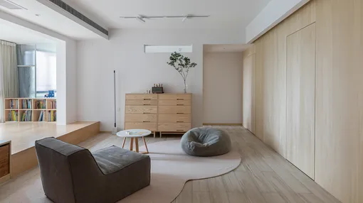 拾光 - 用五种不同的木完美扭转微弱采光房，打造极简原木空间