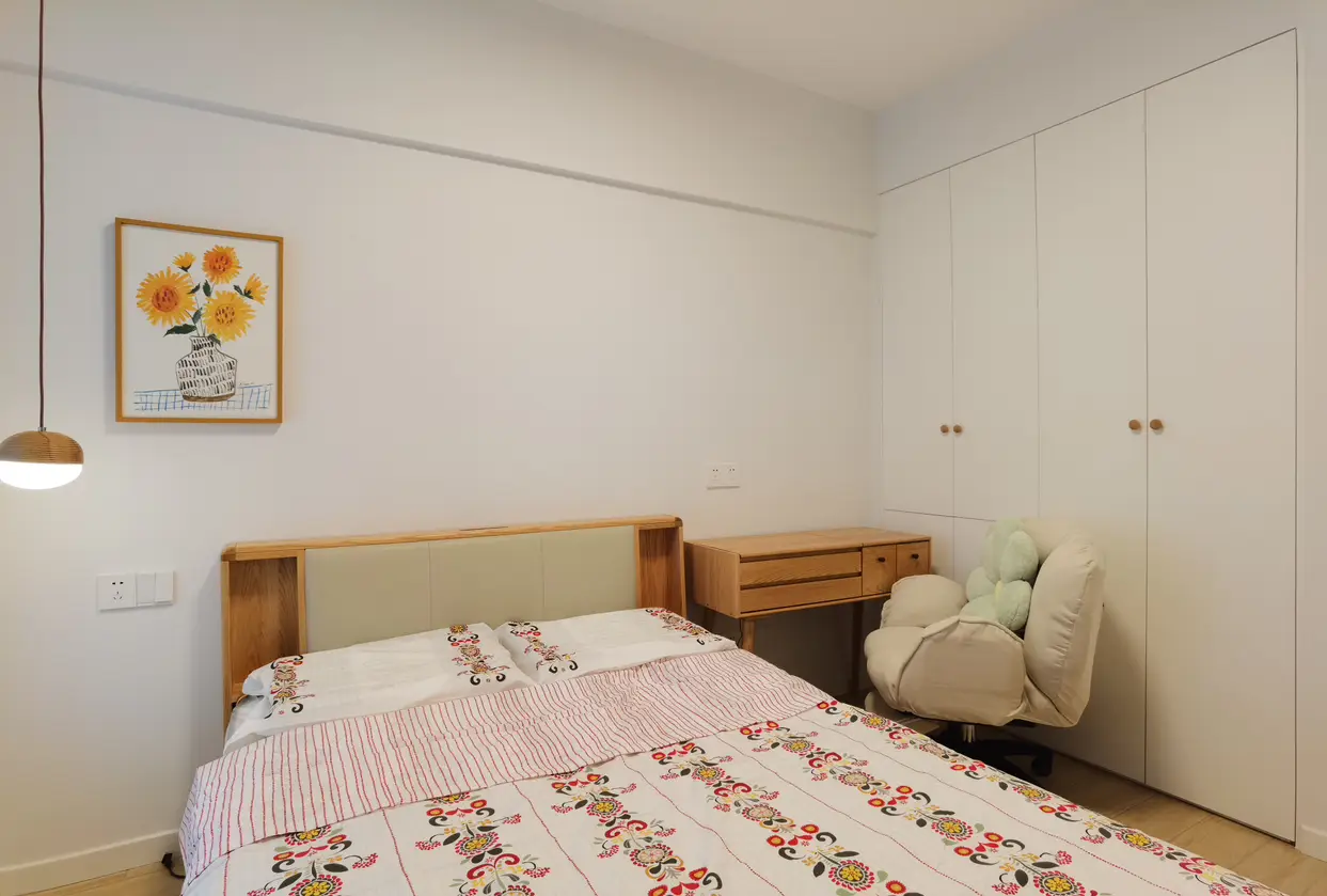 零杂物！干净舒适的日式原木卧室，治愈力💯图片_0