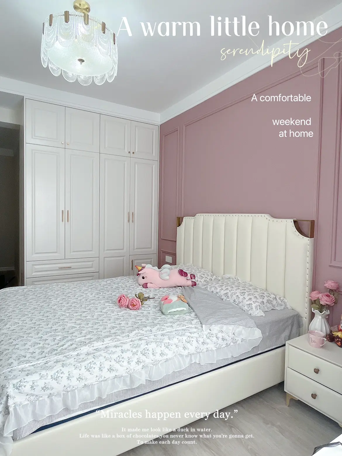 每次发主卧问的最多的就是这个墙漆，今天来详细讲一下我家这个怎么刷的~很多小伙伴都说一样的褐珊瑚为什么没有我的看起来亮，我说一下我这个刷的过程。
①我刷好大白之后有放10多天通风，叫墙体完全干透。
②选漆的时候老板有告诉我，深色和饱和度高的墙漆要用专用的漆，就是那个梦幻千色。
③我这个不是喷的，我另外花了600的手工费，工人花了2天的时候给我滚涂的，拼合的地方是用小刷子一点点刷的。
④我刷了两次，第一次干了再刷第二次，因为滚涂墙体刷的还是很匀，没有颗粒感。
⑤关于开裂，新建完的新房墙体刷乳胶漆很多都。有这个问题，三年以上的新房没什么问题。
⑥补色，我建议不要去补，肯定不一样，刷完留。点底漆，哪里有磕碰稍微点一下的还可以，大面积建议不补。
⑦我是立邦褐珊瑚做背景，大面积都用的立邦太空漫步，全屋都带颜色的话，看久了会腻。
⑧我用了两桶梦幻千色刷背景墙，我们当地110-桶，900ml，大面积的太空漫步是超亚光，1050一桶刷全屋图片_7