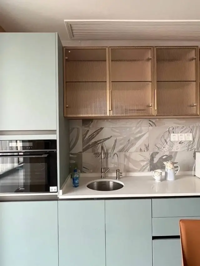 蓝色的多巴胺搭配，使整个空间更清新了图片_2