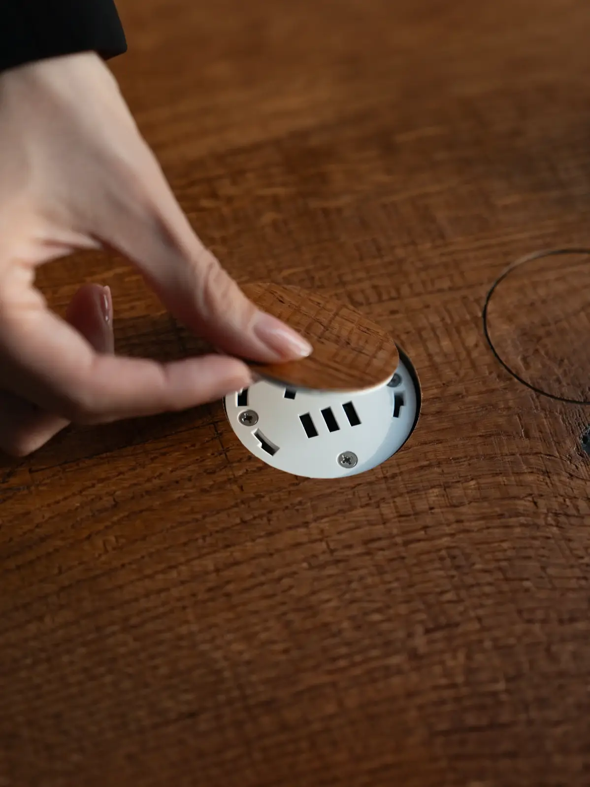 不再担心电线杂乱无章，轨道插座来帮你解决图片_5