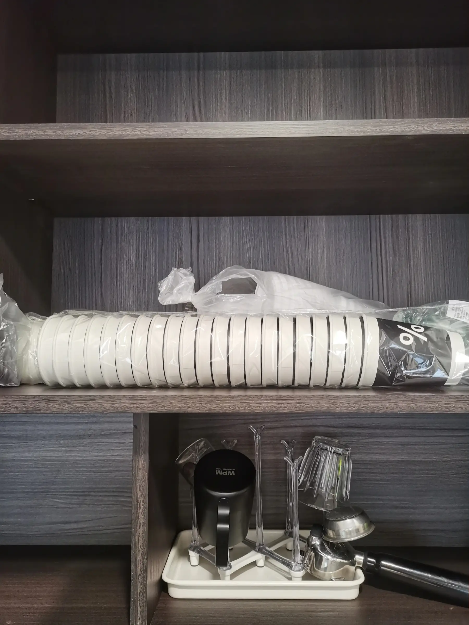 厨房门上贴个膜，餐厅变成咖啡馆图片_3