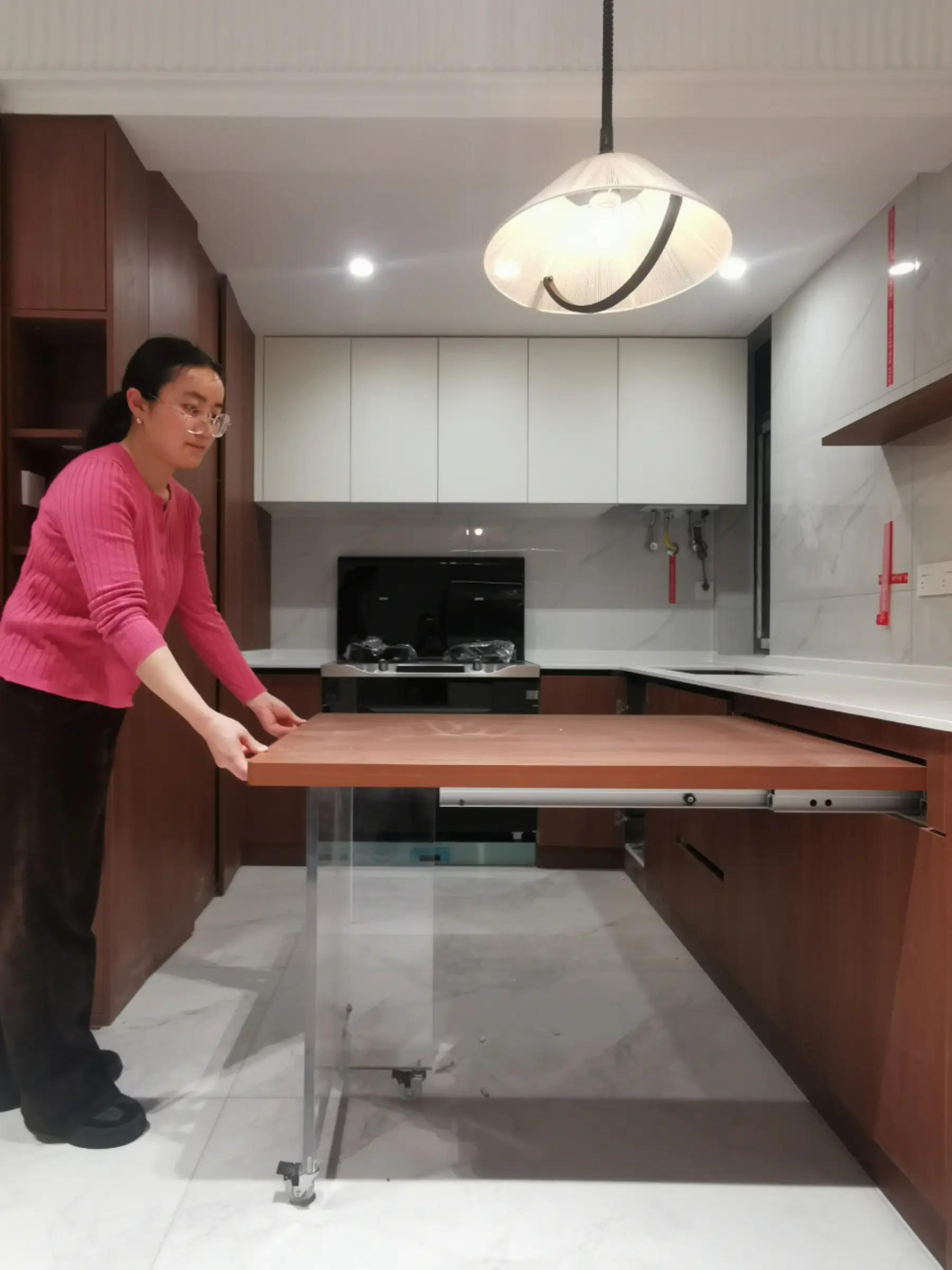 ✨小户型餐厨一体，橱柜中拉出大餐桌💡图片_1