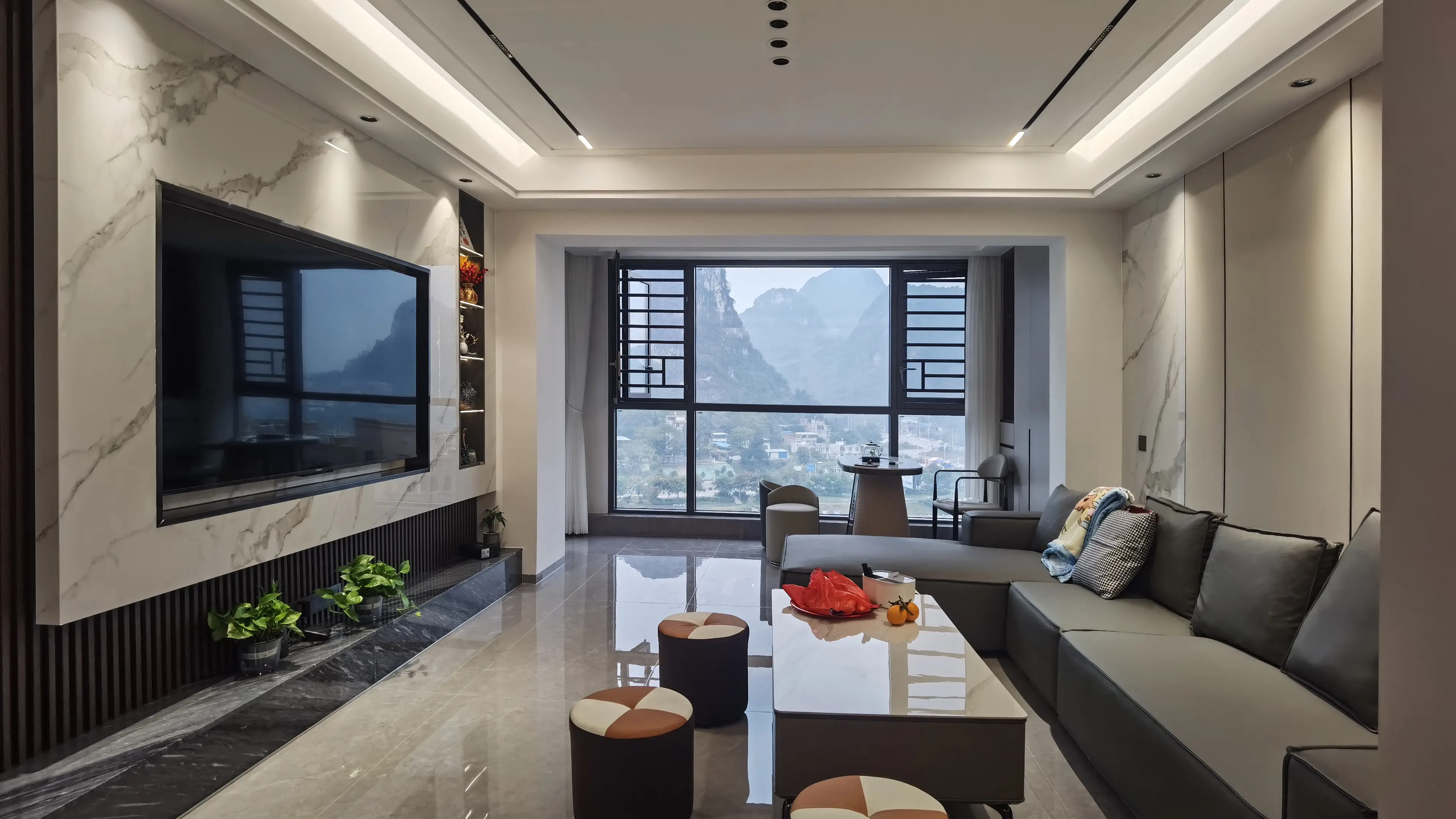 148M²五房现代风26万完工实景