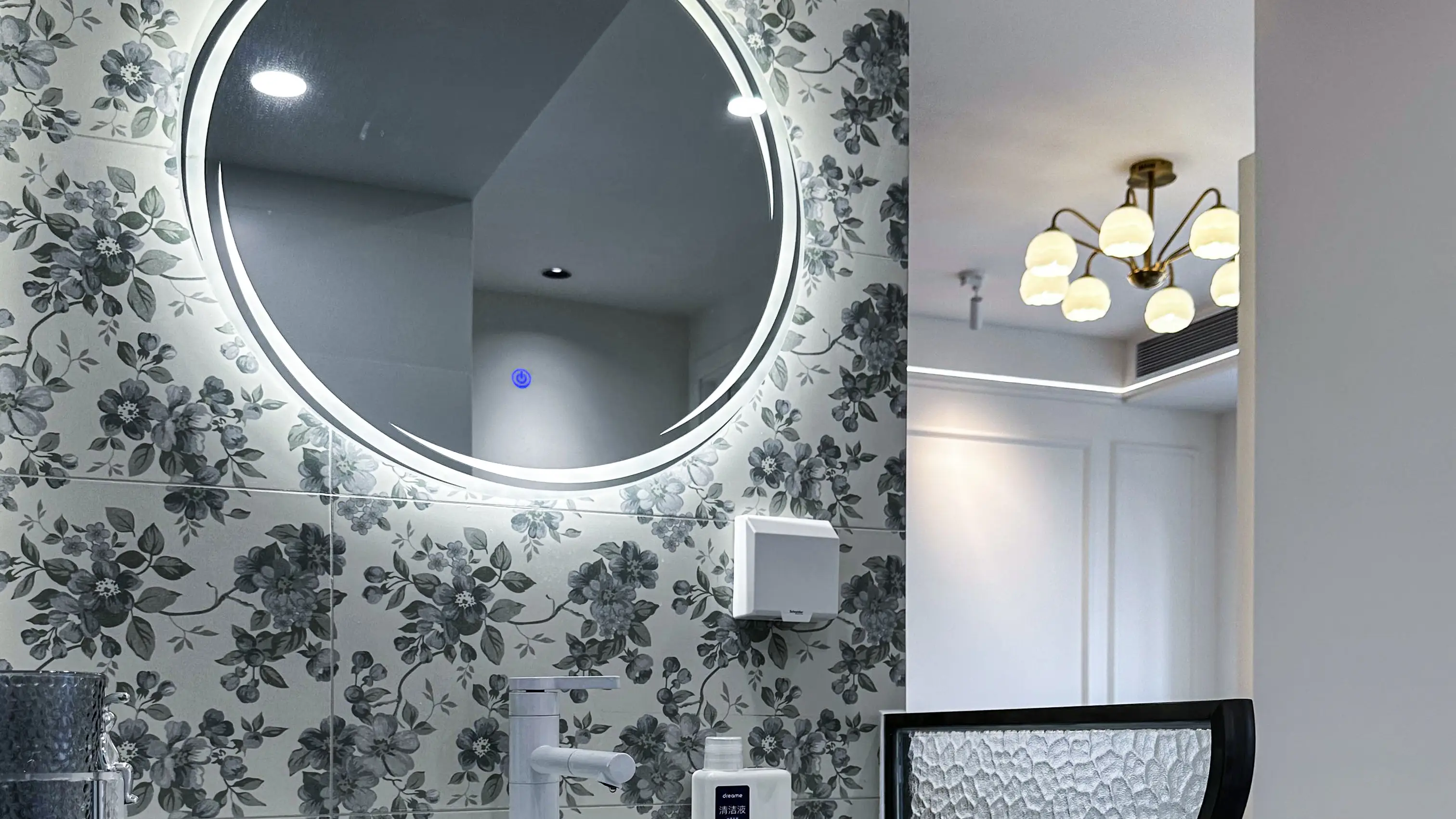 现代ins风次卧+卫生间，轻松活泼的时尚之家