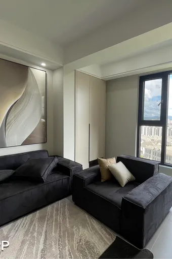 暖色系无主灯 配上深色的软装 不一样的感觉 慈溪峙山庄园