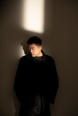 默弘何浚铭