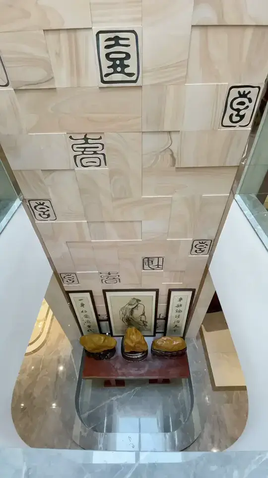新中式入户玄关墙，直接四层挑高，石材上墙铺贴，气派这块拿捏得死死的