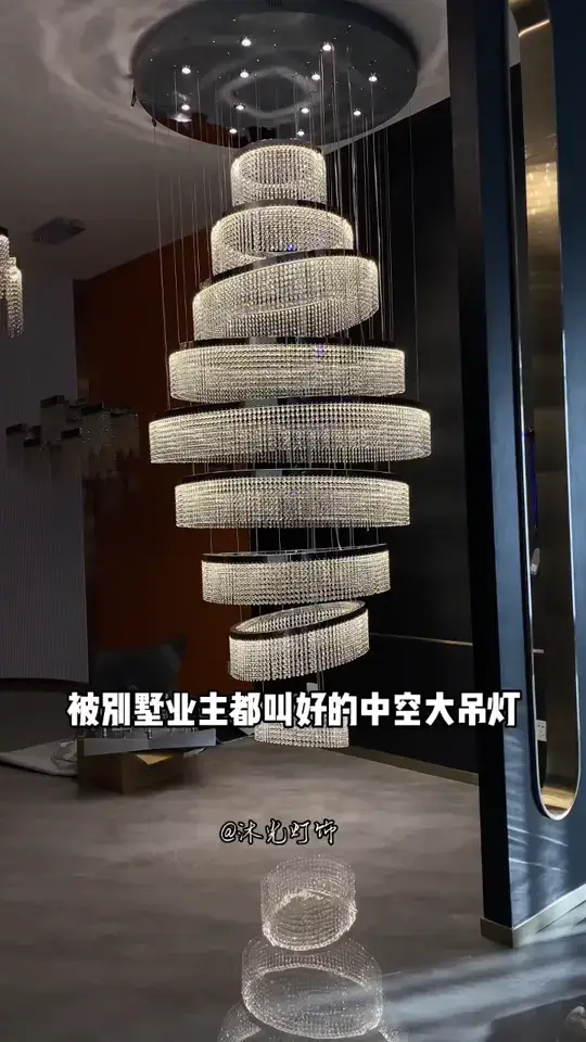装上这盏灯，感觉整个客厅都在发光！